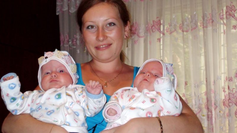 Батько 9 дівчаток вже і не сподівався що у нього колись наро диться син. І тут дружина повідомила, що у них буде двійня