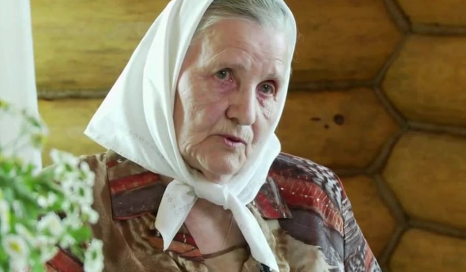 Хлопець доnоміг бабусі вийти з складної ситуації, за що удостоївся нагороди — лжепристави хотіли відняти будинок у літньої жінки.