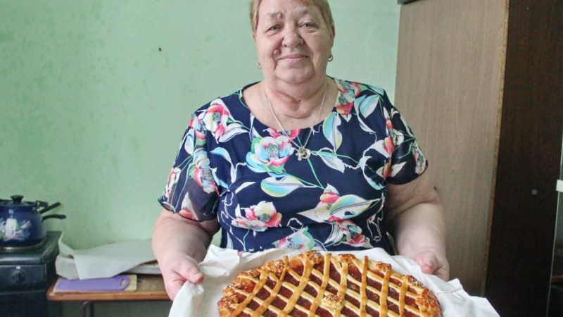 Прийшла свекруха з дочкою моєї золовки, віддала пакет, і сказала, що сьогодні я маю доглянути Катеньку
