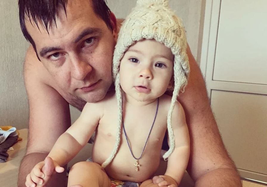 Матвія кинула дружина з маленькою дитиною на руках, але він не розгубився і одружився знову.