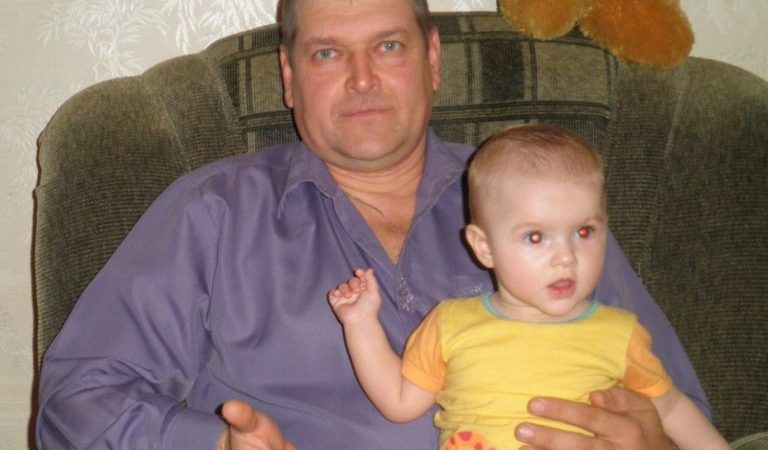 Чоловік відрахував з гаманця потрібну суму — і Світлана вийшла з дому. Коли вже далі неможливо було приховувати — Світлана зізналася: спершу дітям, а потім — чоловікові!