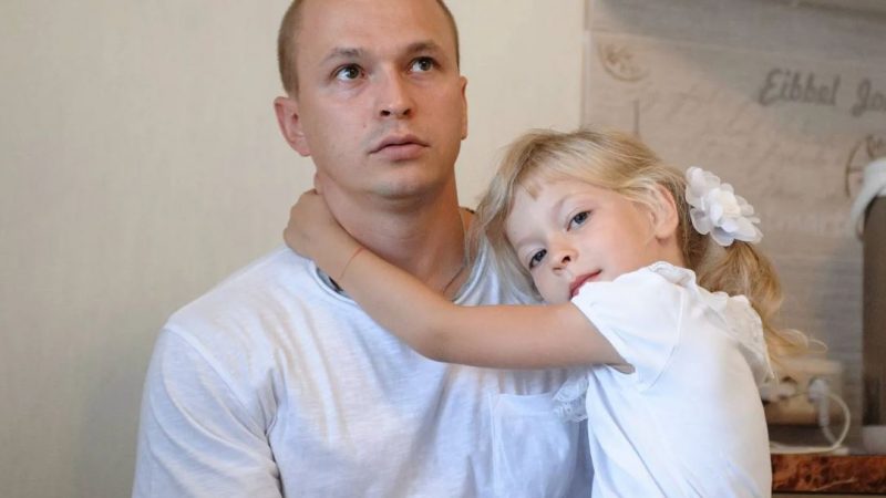 Сьогодні я прийшов до коли шньої дружини і відк рив холодильник; моє сер це здриг нулося …