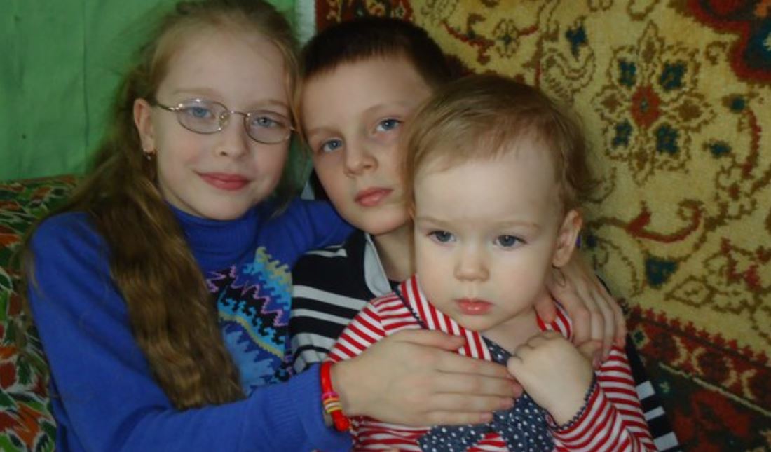 Дітей спочатку кинула мати, потім — батько. Але знайшлася добра душа