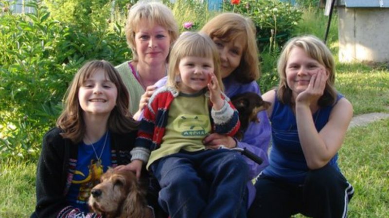 Син, дочка і п’ятеро онуків живуть зі мною в одному місті. Але ніхто з них не відвідує мене. Одного дня я не стала терпіти все це!
