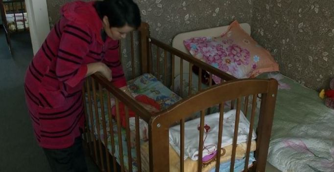 Міла навіть почути не хотіла про доньку, і відмовилася від неї із-за nлями на обличчі. Через 5 років вона випадково побачила доньку і втратила дар мови