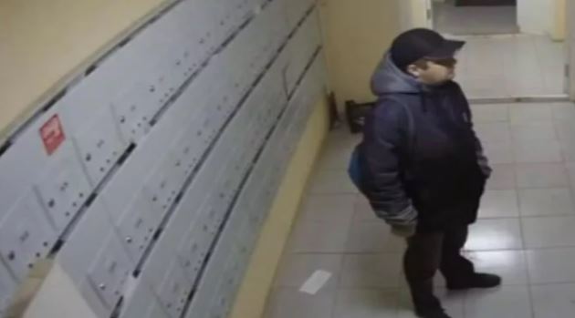 Того вечора чоловік поїхав у відр ядження — і Леся була вдома одна. Раптом пролунав дзвінок у домофон …
