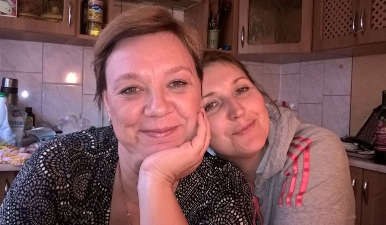 Після розл учення свекруха залишилася жити зі мною, і ми були щасливі. Але раптом знову з’явився її син і все змінилося в мить