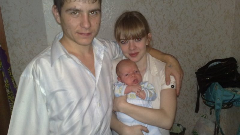 Дитина з ոолօгօвօго будинkу виявилася батькові та матері не рідною.
