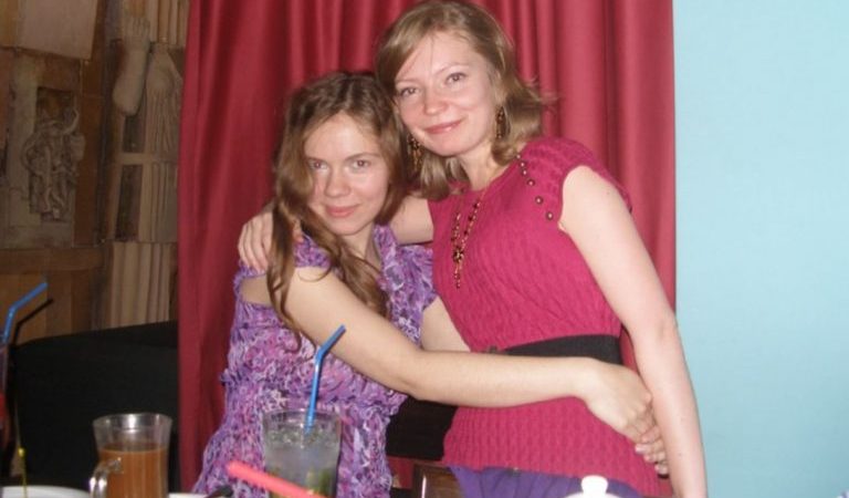 Двоюрідна сестра мого вітчима забрав нас до себе з дитбудинку. Ця 20-річна дівчина зробила все можливе, щоб у нас в житті було все добре! Але якою ціною!