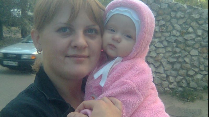 Вона взяла дівчинку з пологового будинку. Не свою, а відмовну. Але не чекала такої реакції від чоловіка.