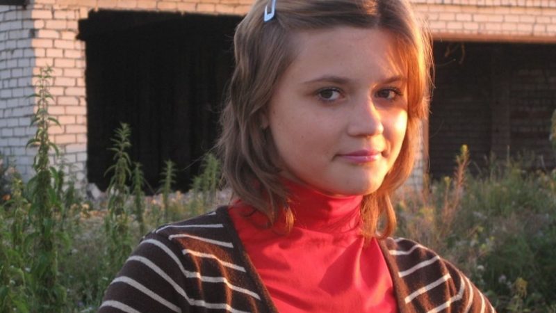 Мати вже думала, що ніхто її доньку заміж не візьме. Однак, скоро в селі було весілля і мати вирішила відправити туди свою дочку. Такого повороту подій ніхто не очікував