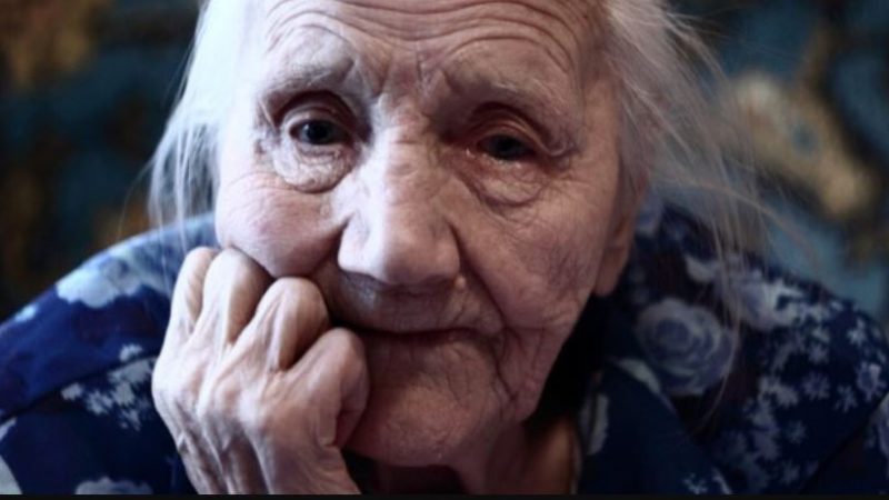 Постаріла мама написала лист молодим дітям. Такий точний, що аж боляче … Бережіть своїх матерів!