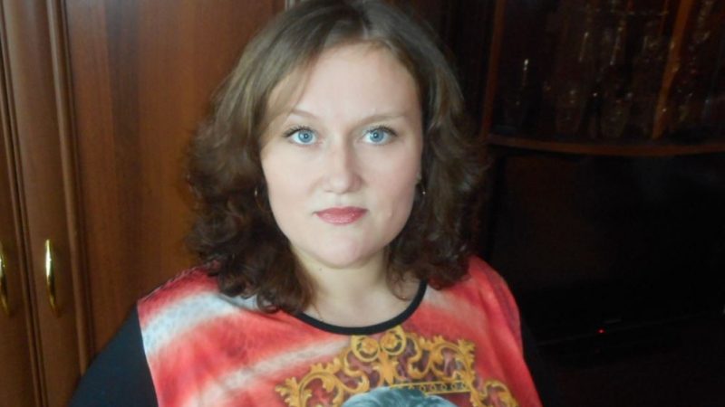 Рано-вранці Стелла знайшла записку на столі. «Сподіваюся, що ти до вечора звільниш мою квартиру. Я люблю іншу. Про алі менти не може бути й мови, я доведу, що це не моя дитина».