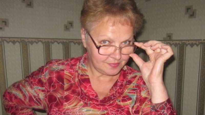 Світлана поскаржилася свекрусі, що бачила чоловіка з іншою. Тут свекруха схопилася з місця і побігла, вона знала, що треба робити