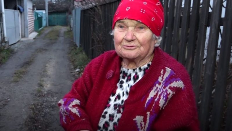 По дорозі додому мене покликала якась бездомна жінка і просила дати rрошей на хліб. Її голос був жа хливо знайомий, а коли я побачила пляму на щоці, відразу замерзла.