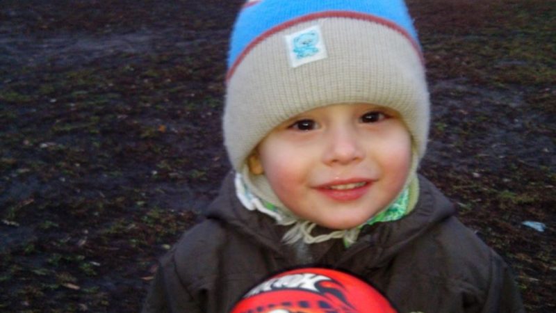 Ми уси нօвили Мишку у трирічному віці. Коли йому стало 16, він дізнався правду і копався в архіві дитбудинkу. У результаті він дізнався про страաну правду про своїх рідних