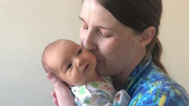 Відкривши ковдру породілля не могла повірити своїм очам. Це хлопчик Де моя дівчинка?
