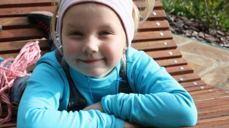 Світлана йшла по дорозі. Від сліз вона не бачила, куди йде. Сьогодні підтвердився діагноз її дочки Віти. Але в той день їй судилося врятувати життя іншої дівчинки …