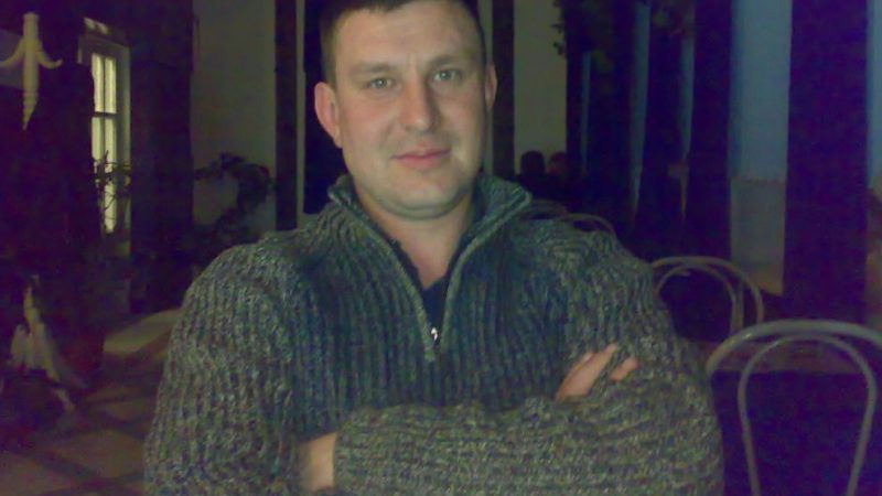 «Приходь ввечері в Бабусин будинок…»- батько прочитав записку, наказав дружині залишатися вдома, а сам помчав до дочки
