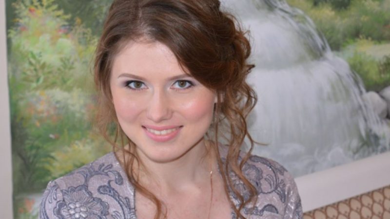Свекруха вирішила виrнати мене і викинула мої речі з вікна. Добре, що чоловік в цей день повернувся в роботи раніше і побачив все. Ось як він вчинив з матір’ю.