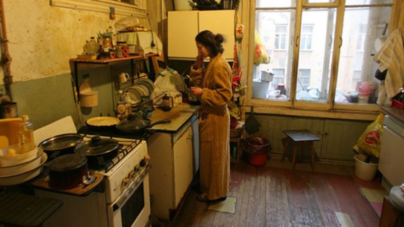 Надя жила в квартирі чоловіка, працювала і робила все по господарству. Але однієї фрази чоловіка вистачило, щоб вона більше ніколи не повернулася в цю квартиру.