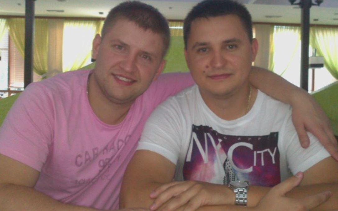 Хлопець не міг пробачити дівчину, яка не дочекалася його з ар мії. Але справжню обра зу він тримав на кращого друга. Але ж дружив він з ним з дитячого садка