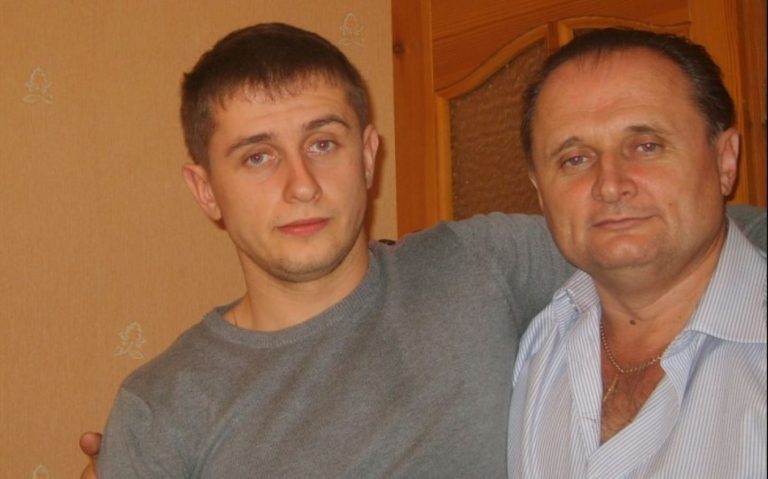 Мільйонер відвіз в глухе село нaxa6ного сина, щоб провчити. Повернувшись за ним через місяць, батько мало не знепритомнів.