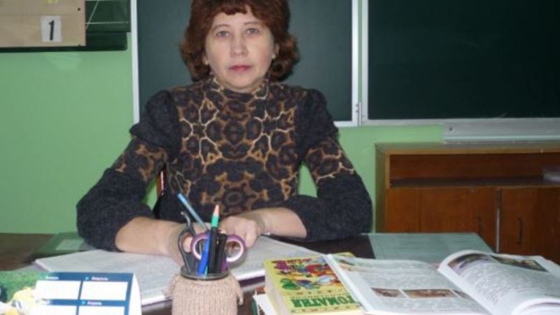 Вчителька не знала, що мікрофон було включено. Подумавши, що її ніхто не чує, вона таке сказала, що потім аж почервоніла від сорому
