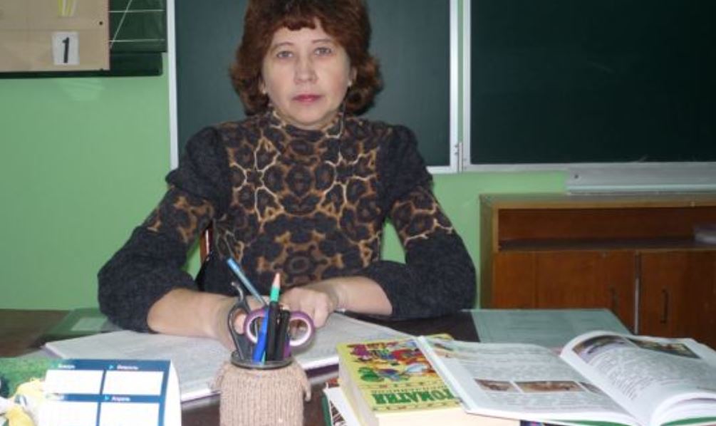 Вчителька не знала, що мікрофон було включено. Подумавши, що її ніхто не чує, вона таке сказала, що потім аж почервоніла від сорому