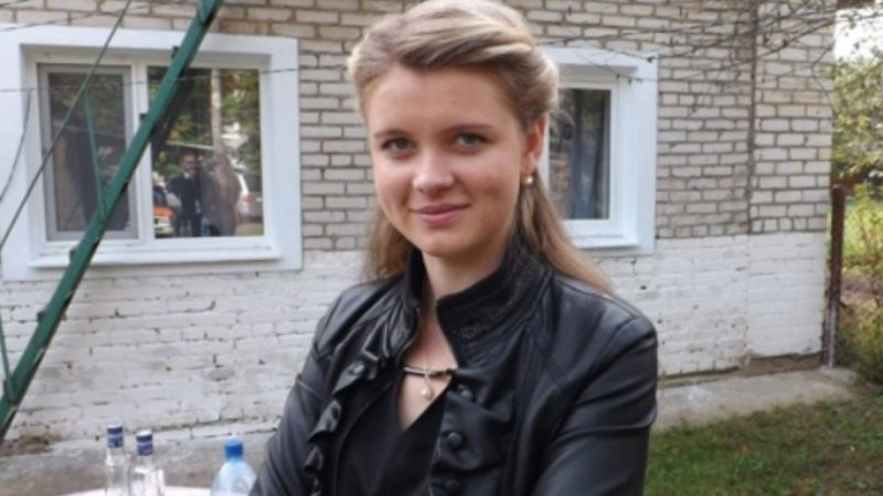 Зустрівши у дворі блакитнооку дівчинку, я погодилася дати притулок їй. А незабаром я дізналася про її сім’ю.