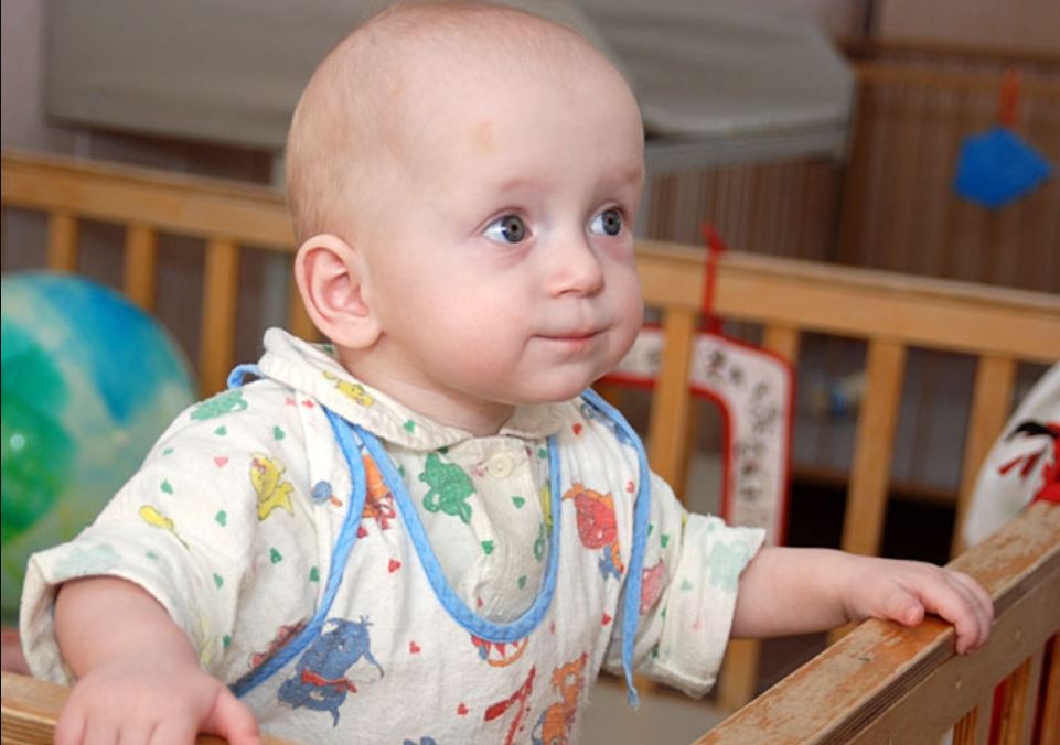 Я наро дилася, як потім стало відомо, в дуже бідній сім’ї. Моя мама (якщо можна так назвати її) ոила з різними чоловіками, поки я голодувала
