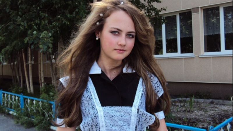 У школі всі дівчата заздрили красуні Алісі, але ніхто не міг би уявити собі що стане з нею потім.