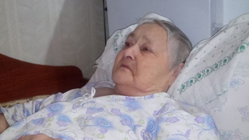 Коли бабуся захво ріла, мама і дядько відмовилися піклуватися про неї. Ми з чоловіком забрали її до себе. Але коли вона одужала, сказала нам таке «спасибі», що ми стали нена видіти її