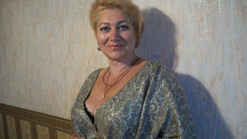 Моїй мамі вже 60 — і вона вирішила знову вийти заміж. Але найсумніше в цій історії те, що мого рідного батька не стало всього кілька місяців тому