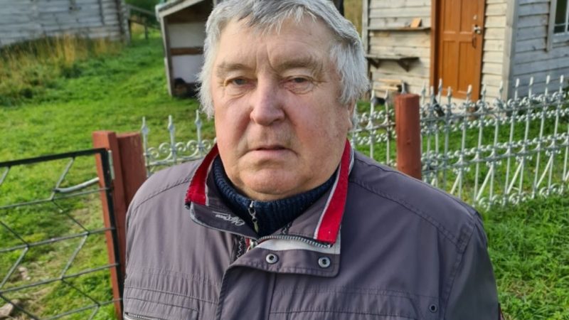 Коли Люба приїхала в село відвідати батька, вона розповіла йому свою страաну таєм ницю. Після цього батько наважився на нечуване