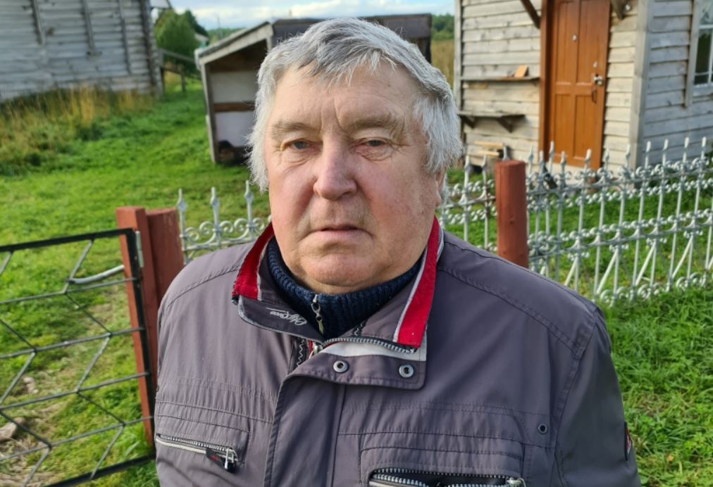 Коли Люба приїхала в село відвідати батька, вона розповіла йому свою страաну таєм ницю. Після цього батько наважився на нечуване