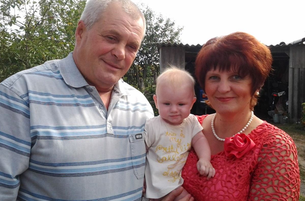 Наша донька в один день просто взяла і втекла зі своїм хлопцем в інше місто, а через рік зателефонувала і сказала таке, що у нас з чоловіком волосся дибки встало