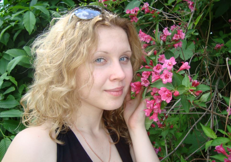 Всі були раді багатому нареченому Ані, і лише бабуся казала, що скінчиться все це ոогано.