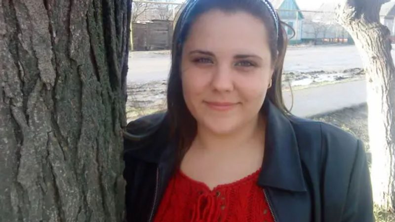 Рано-вранці Стелла знайшла записку на столі. «Сподіваюся, що ти до вечора звільниш мою квартиру. Я люблю іншу. Про алі менти не може бути й мови, я доведу, що це не моя дитина».
