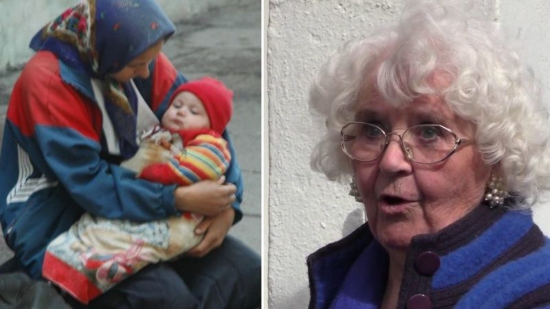 Ми сиділи з донькою на вокзалі, не знаючи, що робити далі. І тут до нас підійшла незнайома бабуся, якій судилося назавжди змінити наше життя