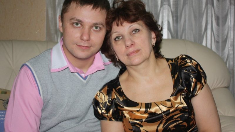 Мого сина поsадили на кілька років. Але 6іда не приходить одна. Виявилося що син накоїв ще дещо за що довелося розплатитися мені літній жінці.