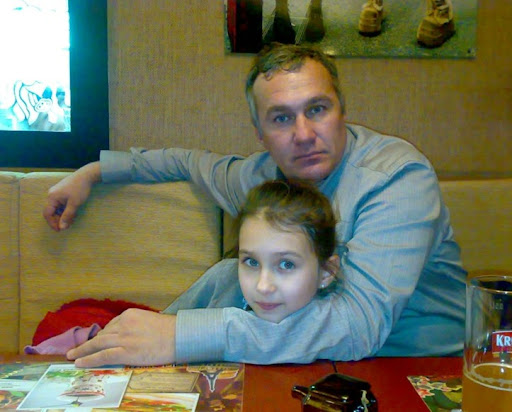Чоловік подруги прямо за столом заявив, що викине сина з дому, коли йому виповниться 18. Адже він не «справжній» спадкоємець