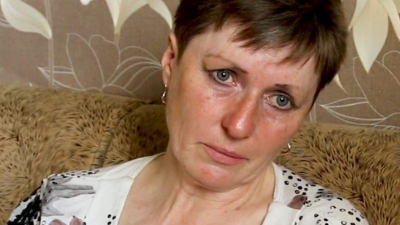 Коли мама зла мала ногу, всі родичі відве рнулися від нас і мені довелося працювати в свої 15 років, щоб утримувати нас обох.