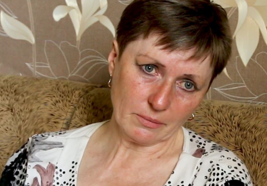Коли мама зла мала ногу, всі родичі відве рнулися від нас і мені довелося працювати в свої 15 років, щоб утримувати нас обох.