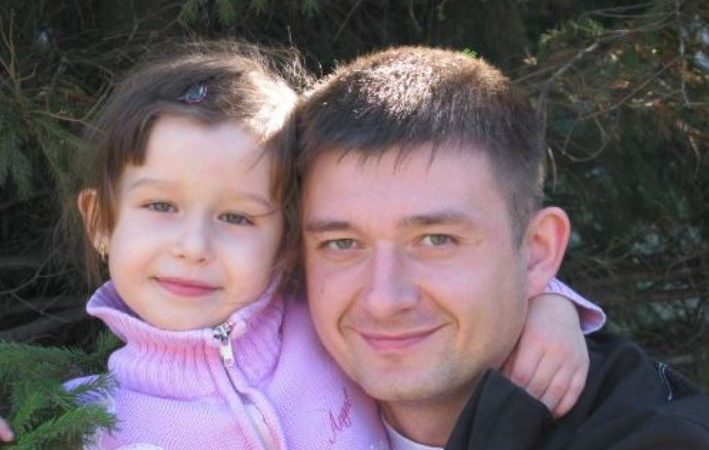 Коли син одружився з розлу ченою жінкою з донькою, то став виховувати її як рідну. Але через 10 років на її весіллі на нас чекав величезний сюрприз