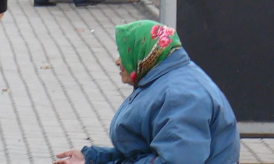 Коли підлі хлопці знущалися з бідної бабусі, раптом прибіг маленький хлопчик, а що було потім — невимовно