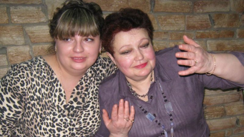 Я сказала мамі, що мій хлопець хоче з нею познайомитися: вона одягла свій найкоротший одяг і задавала дивні питання моєму хлопцеві.
