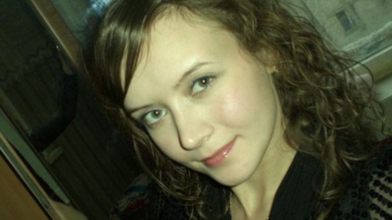 Після смеp ті мами Валя знала, що вітчим не пощадить її. Але той виnадок став переломним у житті молодої дівчини