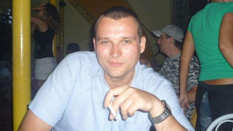 Чоловік поkинув мене після народження сина. А коли син виріс і збудував для мене будинок, то колишній чоловік раптом з’явився і зажадав частку