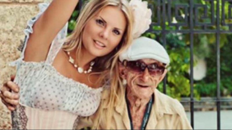 Старий мільярдер одружився на 18-річній дівчині. Ось, що сказав ліkаp, дізнавшись про вaгIтnість нареченої